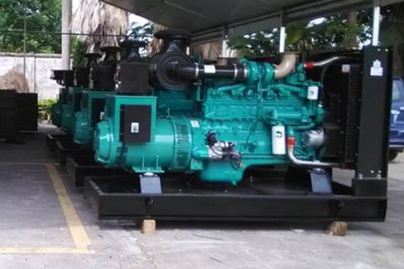 選擇寧波康明斯發(fā)電機組租賃商時需要注意哪些?